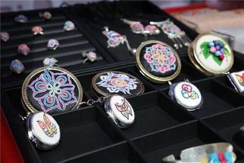 黔南州旅游商品、手工艺品暨民族用品展销会盛大开幕 工艺美术品与礼仪用品销售亮点纷呈