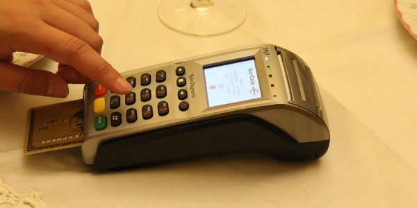 工艺美术品与礼仪用品销售中的诚信自律 兼论对非法麻将机控牌设备的抵制